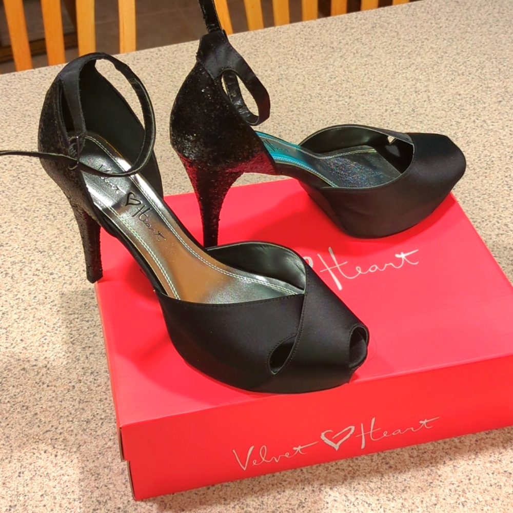 Velvet Heart Black Glitter Heels sz 9.5, Like new!!